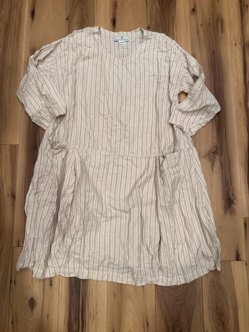 Shack Incorporated Casual Short-Sleeve Button-Up Shirt in Light Beige Stripe